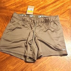 Nike dri-fit shorts hunter green